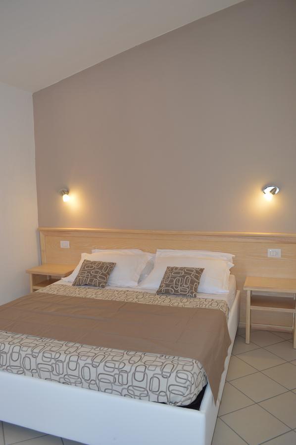 סאן תאודורו Guest Rooms Affittacamere מראה חיצוני תמונה